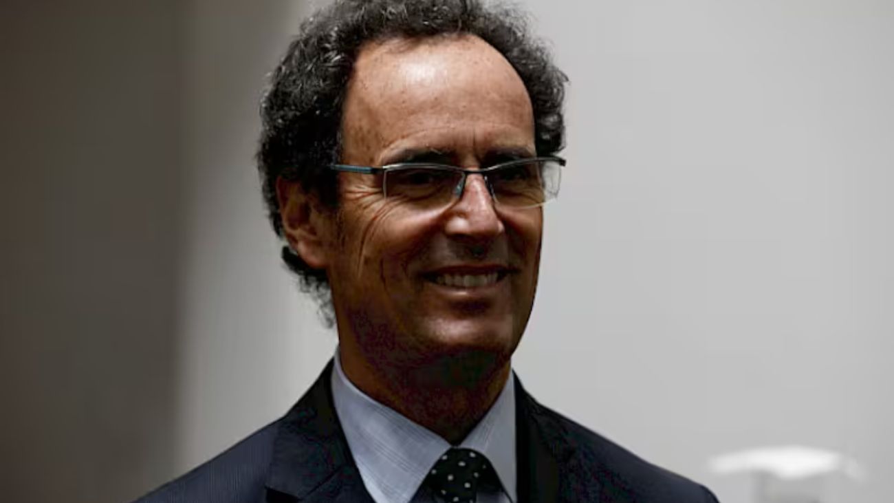 Juan Carlos de la Llera elegido nuevo rector de la UC Chile Juan Carlos de la Llera elegido nuevo rector de la UC Chile