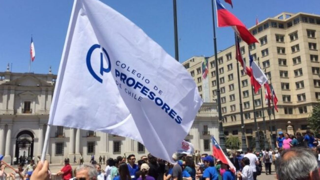 Docentes no iniciarán año escolar en Santiago por falta de pagos Docentes no iniciarán año escolar en Santiago por falta de pagos