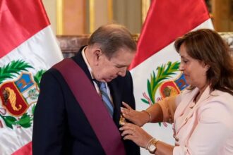 Dina Boluarte premia a líder venezolano por lucha democrática: Gran Cruz del Perú