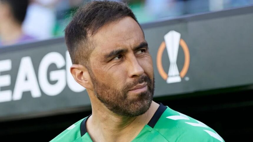 Claudio Bravo desvinculado de millonario robo a empresa en Chile