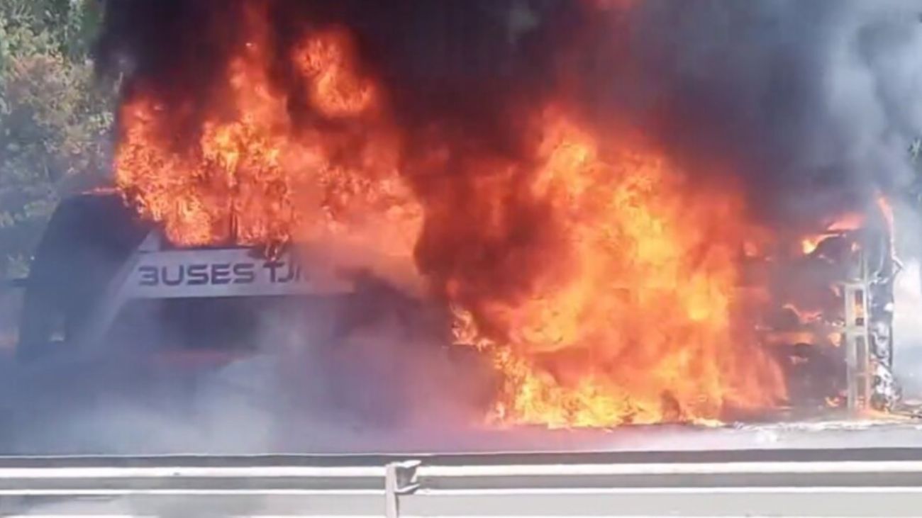 Incendio de bus en Ruta 5 Sur: incertidumbre y tránsito suspendido Incendio de bus en Ruta 5 Sur: incertidumbre y tránsito suspendido