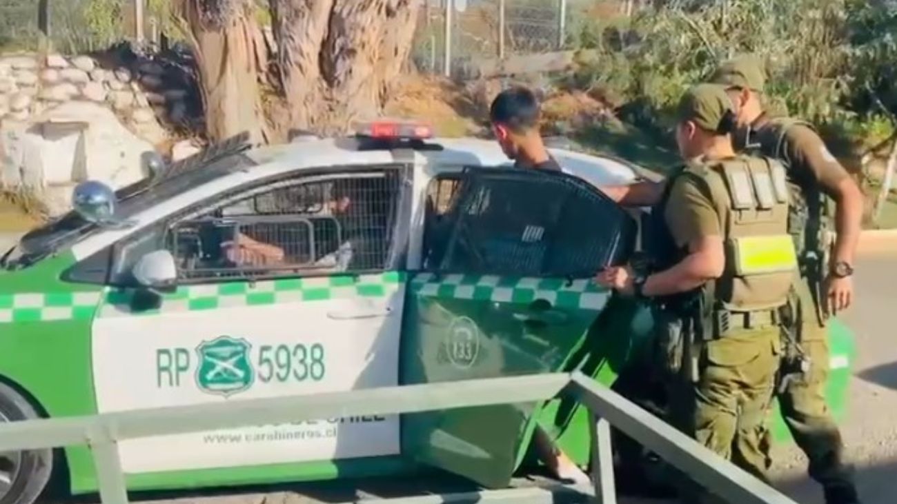 Detenido en Puente Alto por intentar sobornar a carabineros con $35 mil Detenido en Puente Alto por intentar sobornar a carabineros con $35 mil