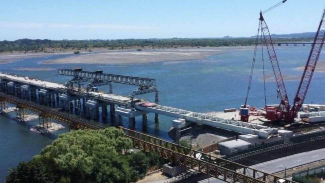 ¡Importante hito! Instalación última viga en Puente Ferroviario de Cerro Chepe ¡Importante hito! Instalación última viga en Puente Ferroviario de Cerro Chepe