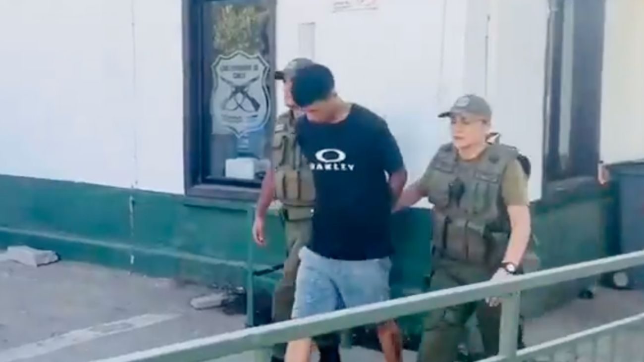 Detenido en Puente Alto por intentar sobornar a Carabineros con $35.000 Detenido en Puente Alto por intentar sobornar a Carabineros con $35.000
