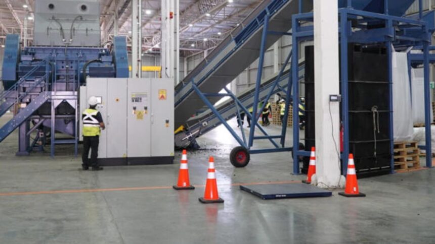 Michelin inaugura primera planta de reciclaje de neumáticos mineros en Chile con capacidad para 2.200 neumáticos de 63 pulgadas al año