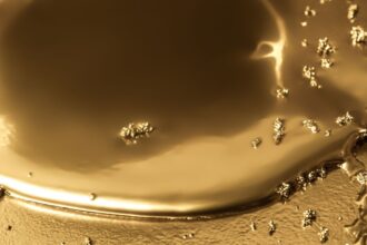 El oro supera los $2,800 por primera vez