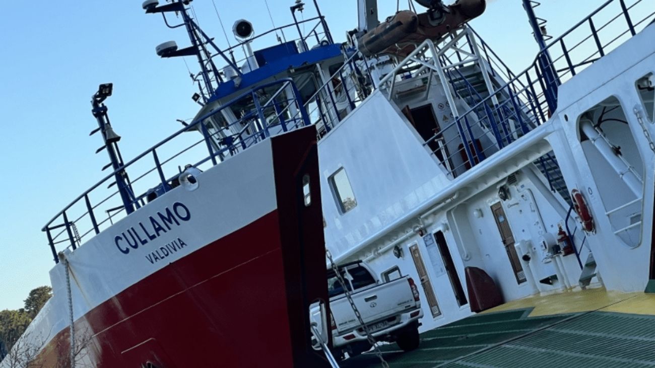 Reparación de la barcaza Cullamó concluirá en febrero tras accidente