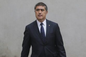 Extrabajadores de Santiago demandan por despidos discriminatorios por motivos políticos