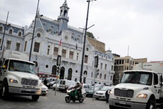 Funcionarios de aseo en Valparaíso protestan por agresión a conductor