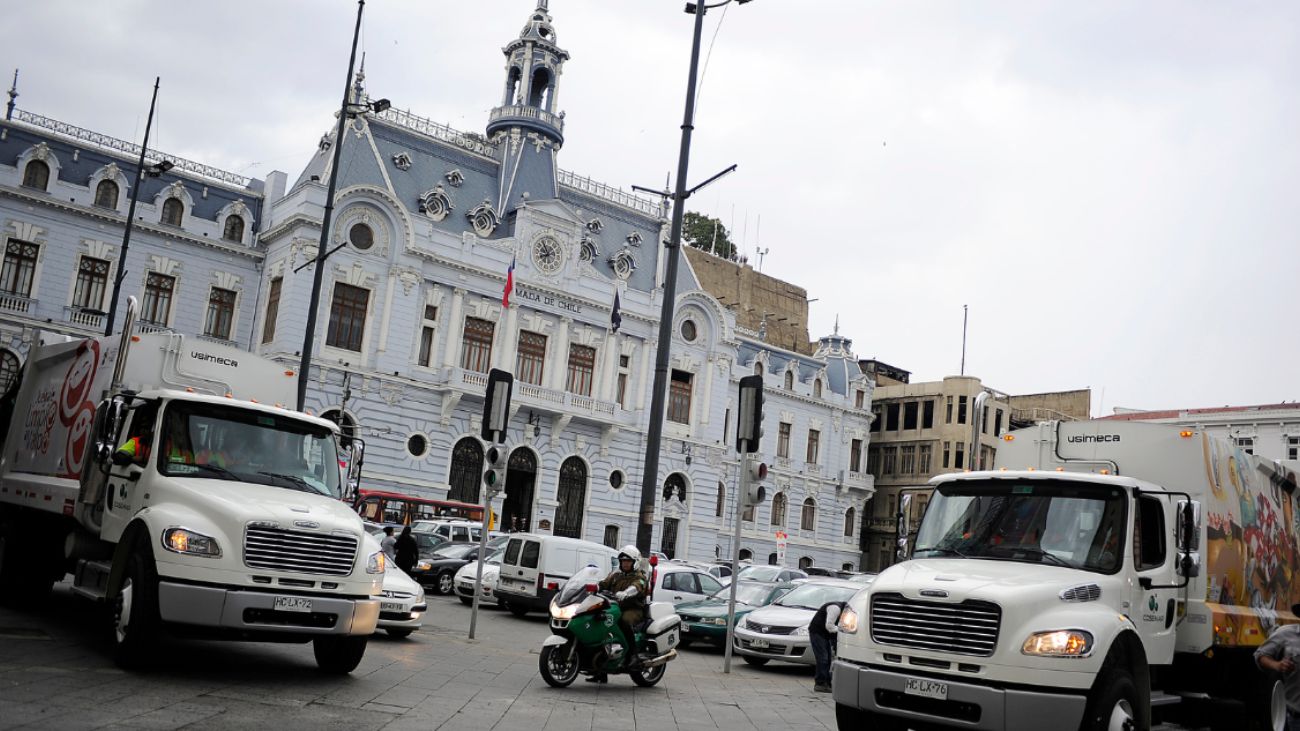 Funcionarios de aseo en Valparaíso protestan por agresión a conductor Funcionarios de aseo en Valparaíso protestan por agresión a conductor