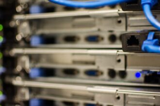 Caída del 10% en las gigantes tecnológicas: mercado bursátil se complica