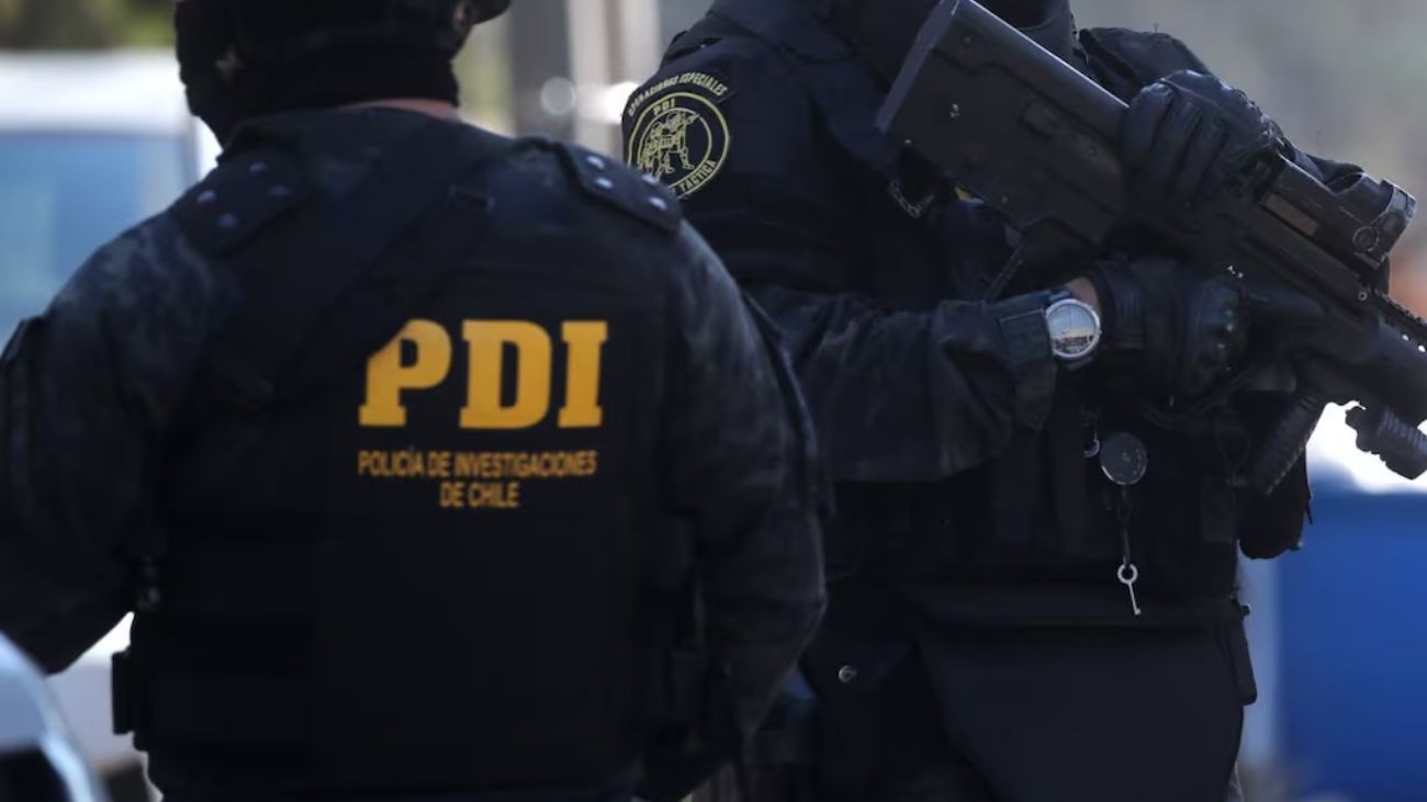 Operativo policial en casino clandestino de La Cisterna desarticula red criminal Operativo policial en casino clandestino de La Cisterna desarticula red criminal