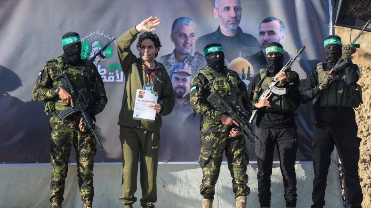 Hamás libera rehenes israelíes: Drama familiar y reacciones conmovedoras Hamás libera rehenes israelíes: Drama familiar y reacciones conmovedoras