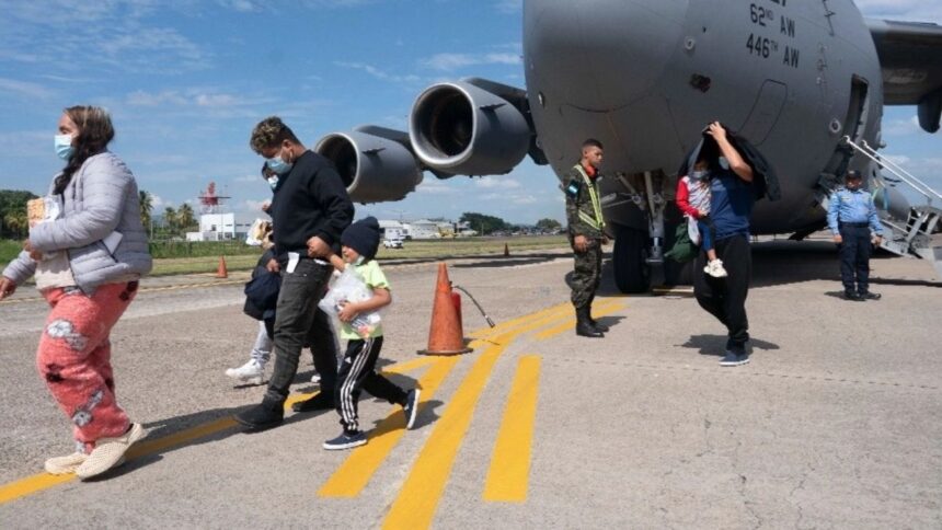 Venezuela acepta recibir a inmigrantes deportados por Estados Unidos