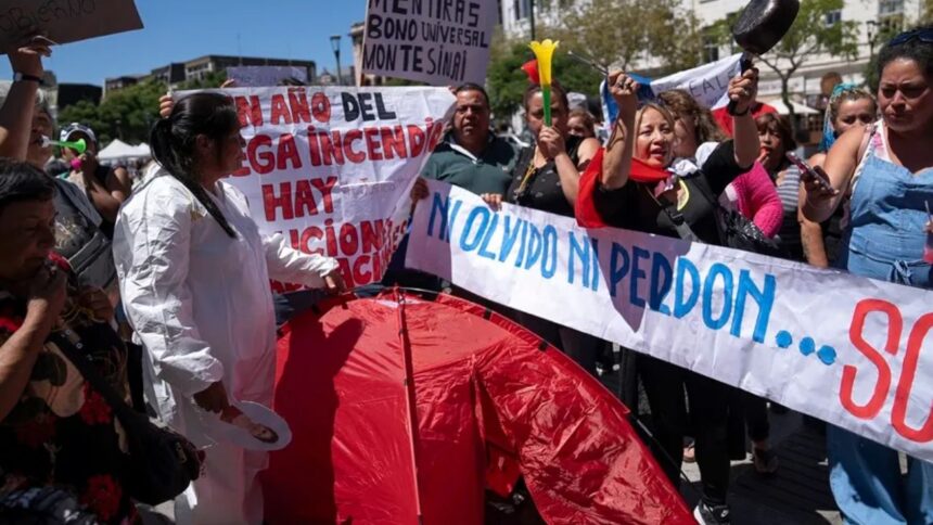 Huelga de hambre de damnificados por megaincendio en Valparaíso: exigen soluciones