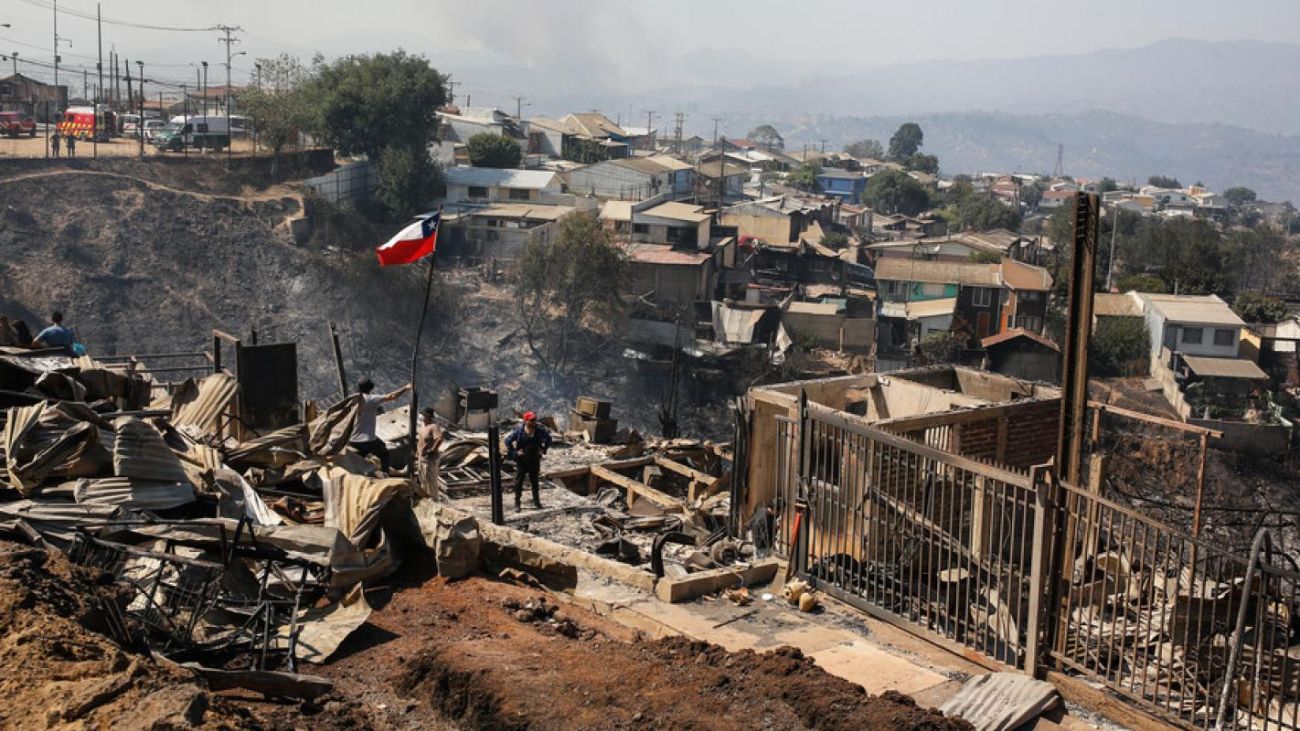 Megaincendio en Valparaíso: pérdidas de $35.000 millones impactan economía regional Megaincendio en Valparaíso: pérdidas de $35.000 millones impactan economía regional