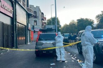 Ataque a balazos en Santiago: joven herido tras tiroteo en su auto