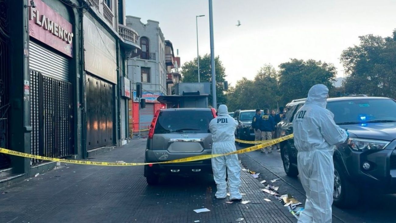 Ataque a balazos en Santiago: joven herido tras tiroteo en su auto Ataque a balazos en Santiago: joven herido tras tiroteo en su auto