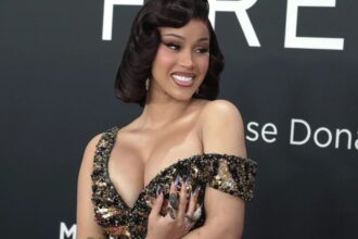 Cardi B deslumbra en los Grammy 2025 con look lleno de glamour