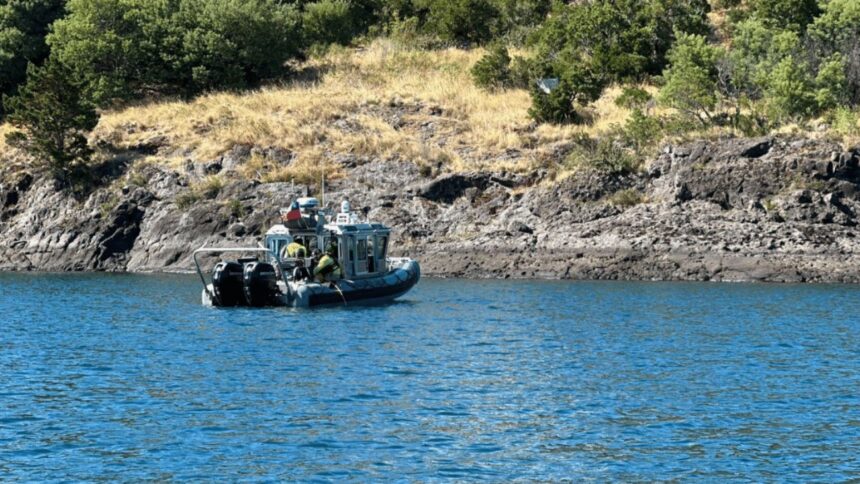 Intensiva búsqueda de kayakista desaparecida en Lago Villarrica con tecnología subacuática