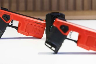 Debate sobre armas no letales para personal municipal en Chile