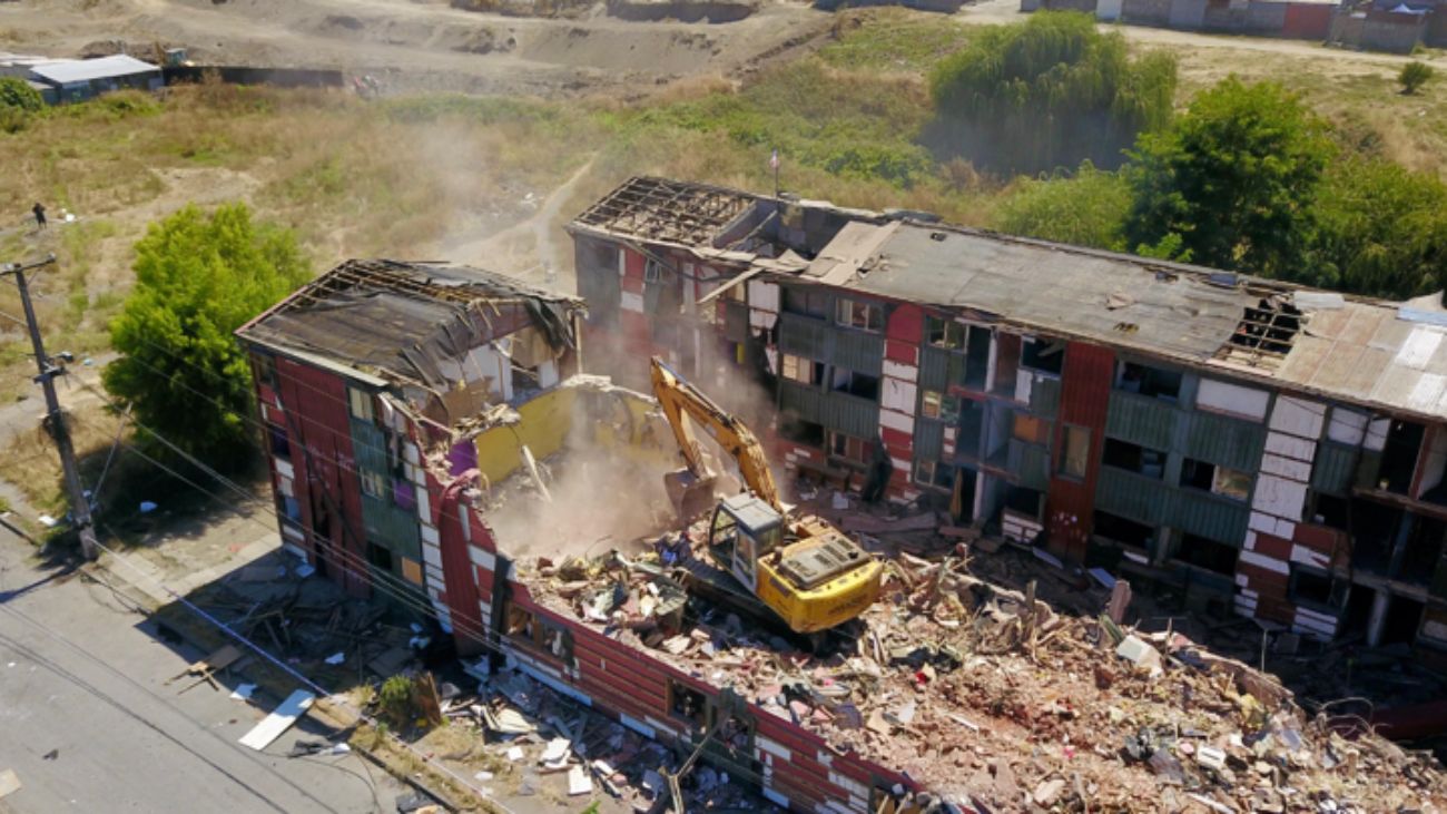 Demolición de edificios en Villa Futuro para mejorar seguridad y convivencia Demolición de edificios en Villa Futuro para mejorar seguridad y convivencia