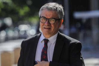 Ministro de Hacienda considera rebaja del impuesto a empresas