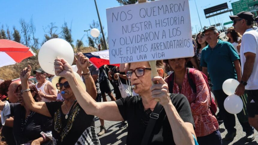 Huelguistas en Viña del Mar exigen soluciones tras megaincendio