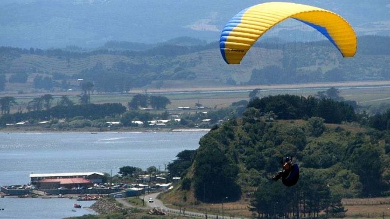 Hombre grave tras caer en parapente en cerro Mariposa de Temuco Hombre grave tras caer en parapente en cerro Mariposa de Temuco
