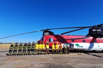 Presentan en Chillán el CH-47 Chinook, el helicóptero antiincendios eficaz