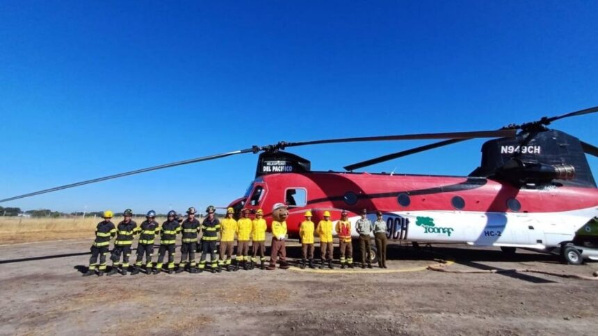 Presentan en Chillán el CH-47 Chinook, el helicóptero antiincendios eficaz