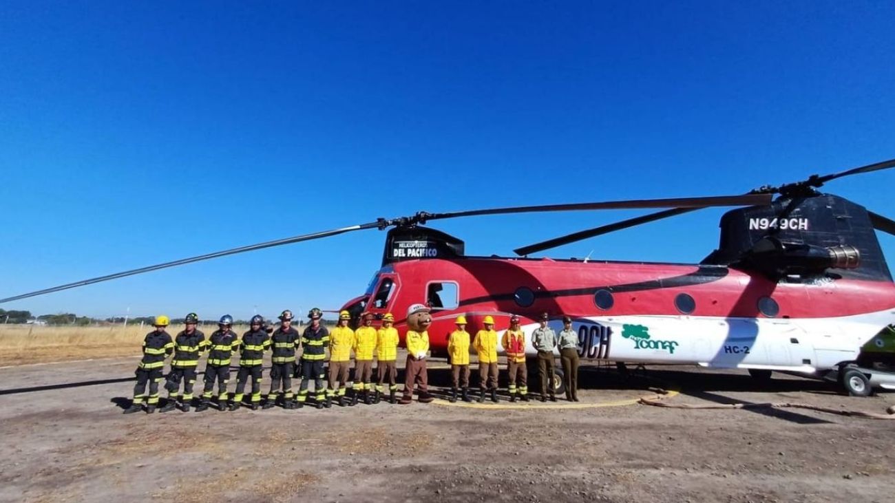 Presentan en Chillán el CH-47 Chinook, el helicóptero antiincendios eficaz Presentan en Chillán el CH-47 Chinook, el helicóptero antiincendios eficaz