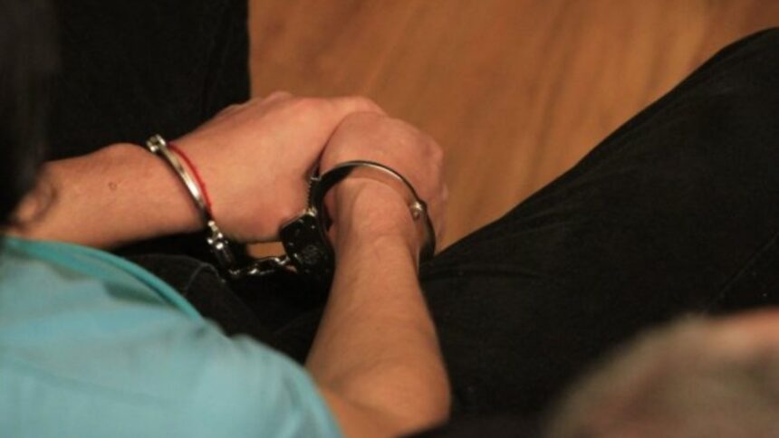 Persecución termina con detención de tres por robo de vehículo