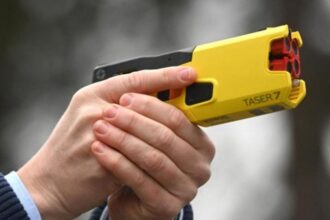 Subsecretaria descarta pistolas taser en funcionarios municipales por seguridad