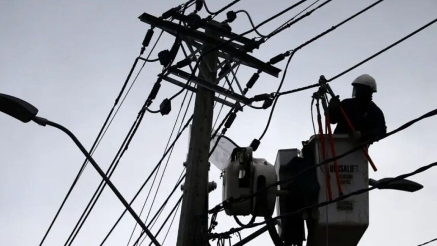 Enel compensará a 800 mil hogares por cortes de energía