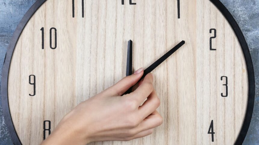 Chile se prepara para ajustar relojes al horario de invierno