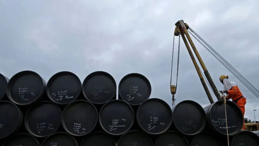 El barril de petróleo brent se mantiene en $65 frente a aranceles de Estados Unidos