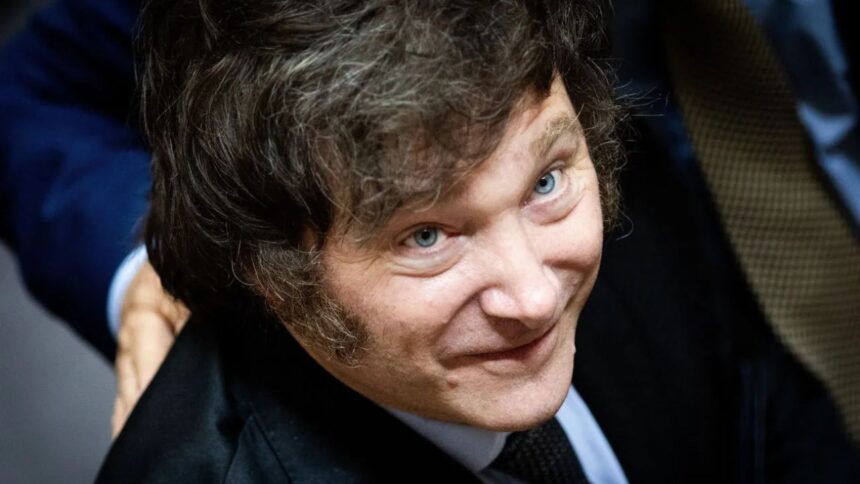 Javier Milei prohíbe intervenciones de género en menores en Argentina