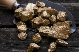 El precio del oro alcanzaría un récord de $3,000 por onza en los próximos meses