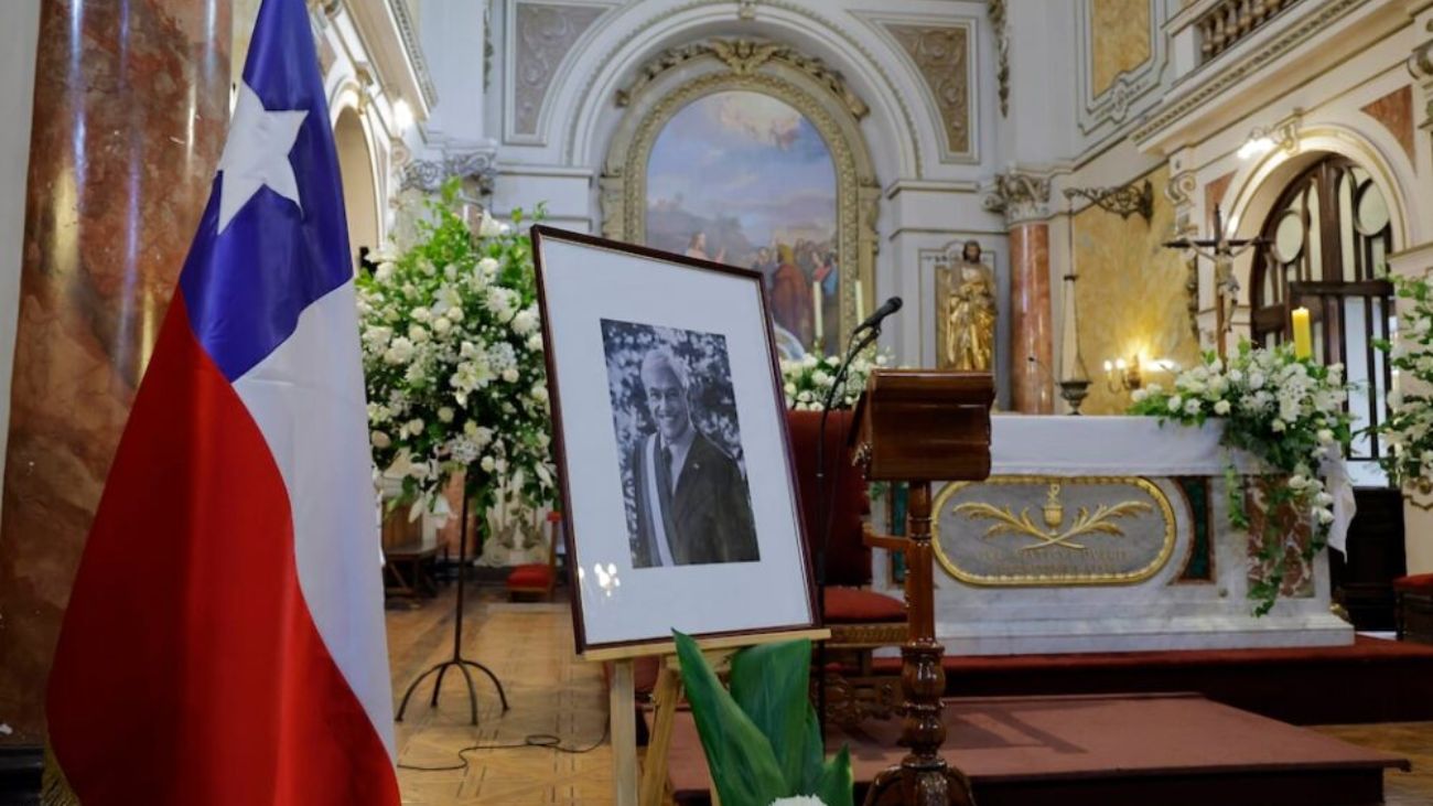 Polémica por ausencia del Gobierno en conmemoración de Sebastián Piñera Polémica por ausencia del Gobierno en conmemoración de Sebastián Piñera