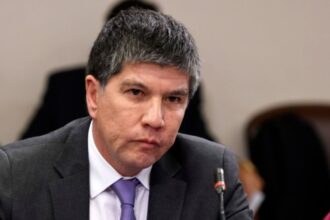 Manuel Monsalve se niega a responder preguntas de comisión investigadora