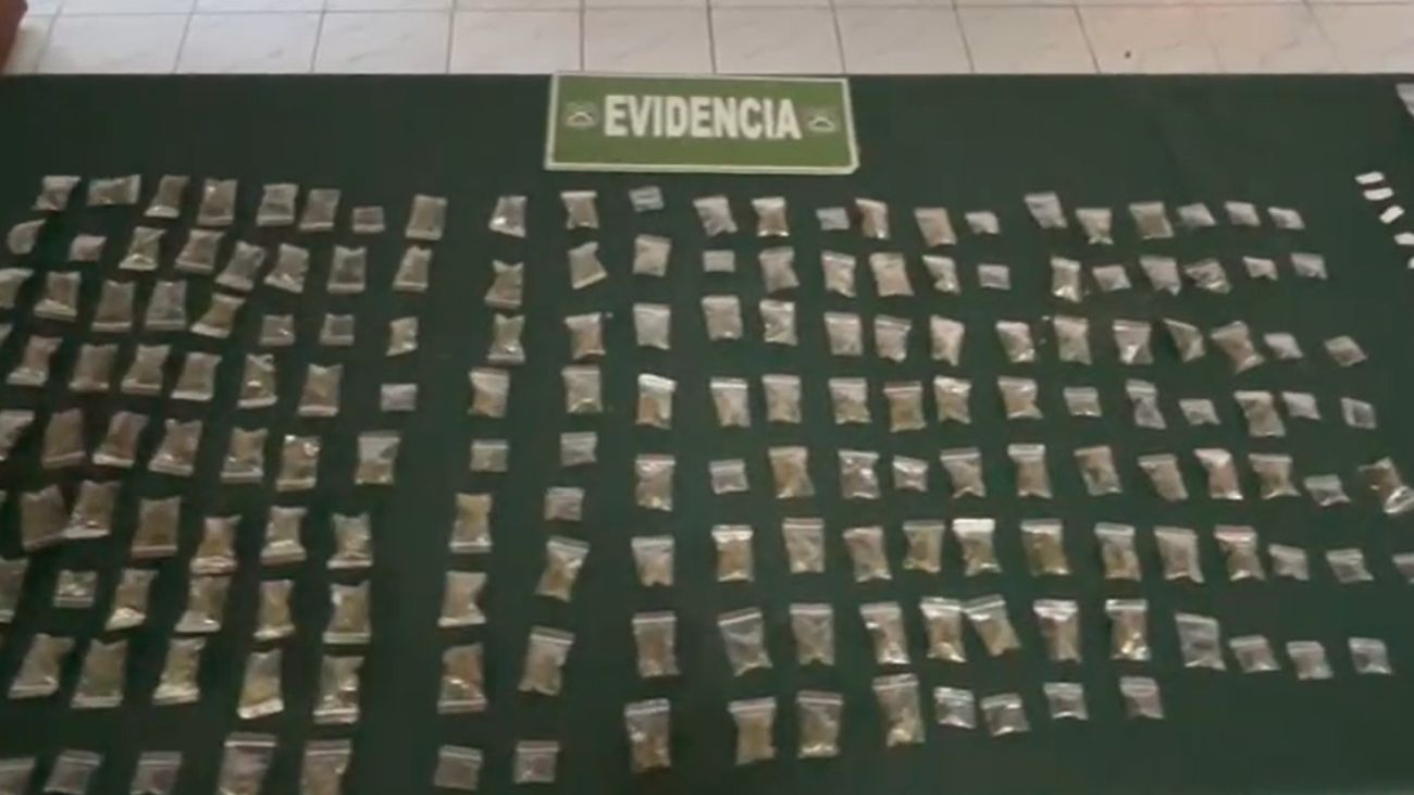 Cinco detenidos por venta de droga y posesión de armas Cinco detenidos por venta de droga y posesión de armas