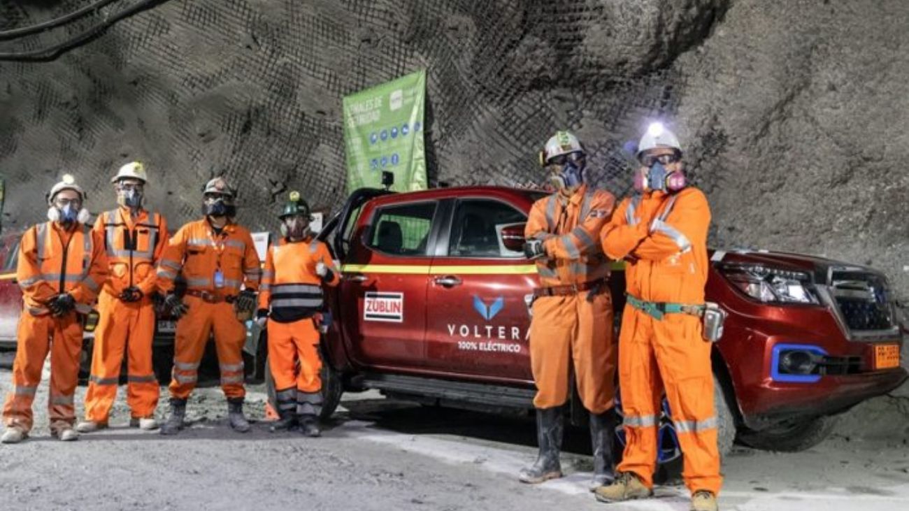 Pruebas exitosas de camioneta eléctrica en mina subterránea dan paso a la electromovilidad en Codelco