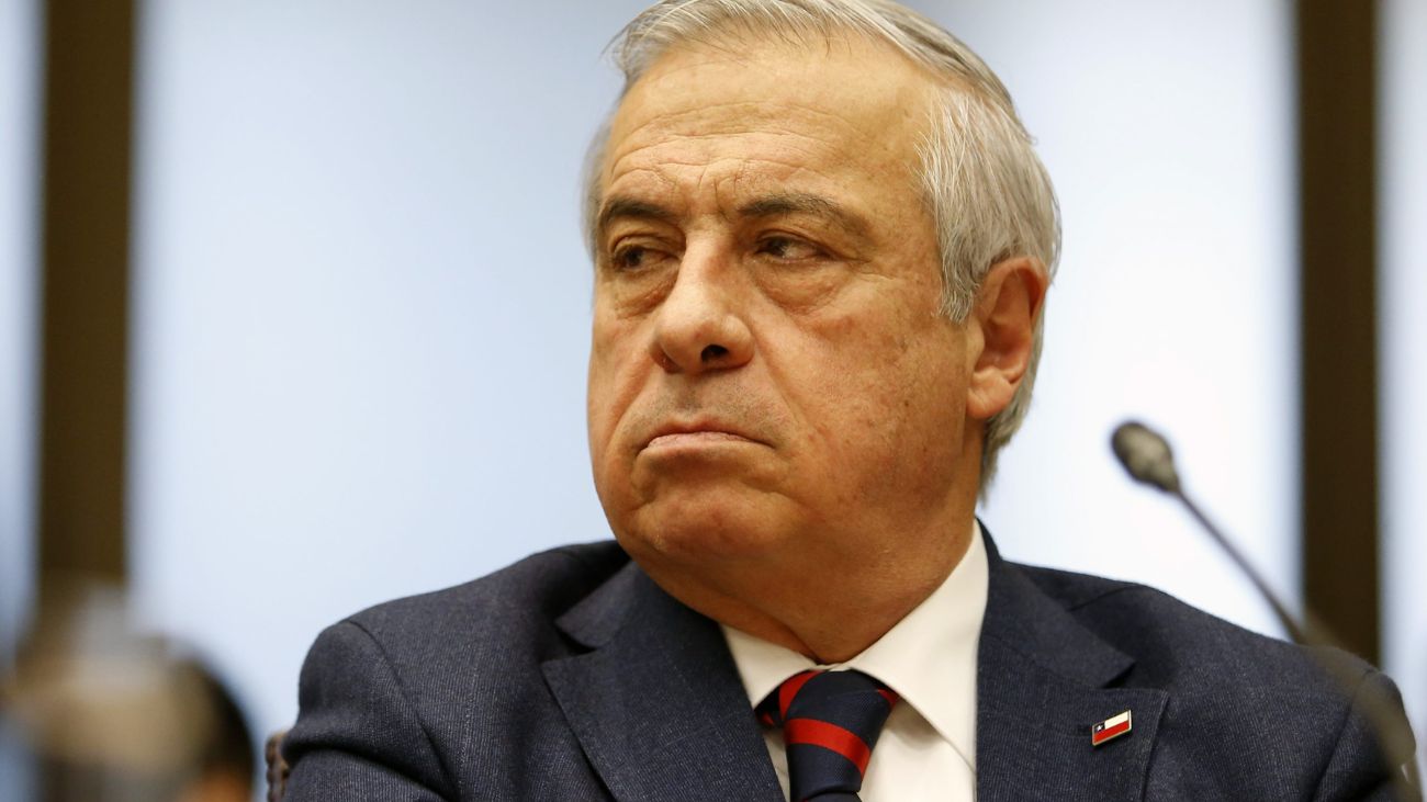 Jaime Mañalich rechaza estatua de Piñera en Plaza de la Constitución Jaime Mañalich rechaza estatua de Piñera en Plaza de la Constitución