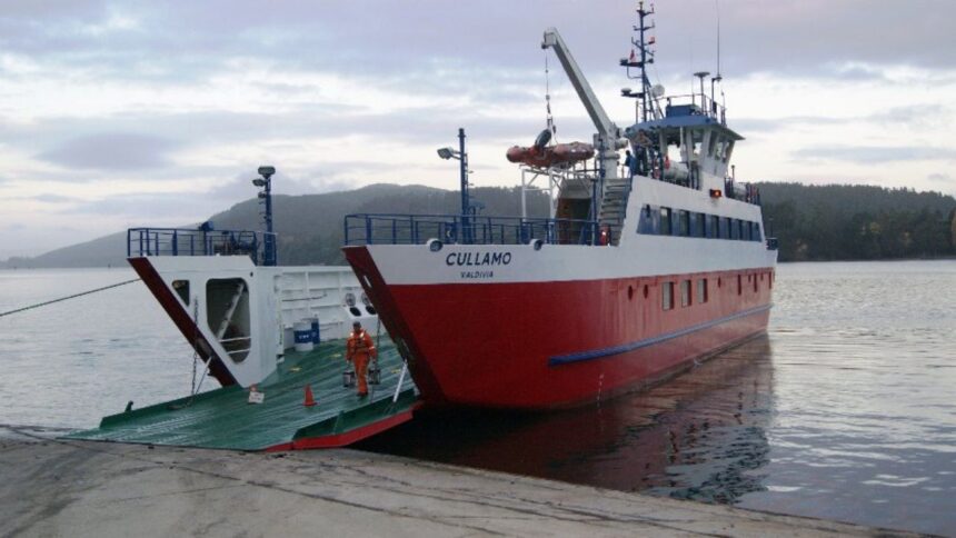 Reparada y lista: Barcaza Cullamó retoma recorridos entre Corral y Niebla