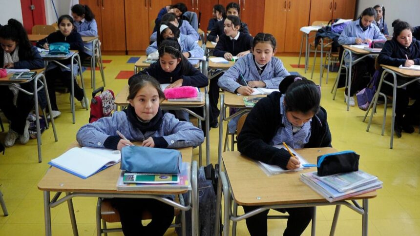 Vuelta a clases 2025 en Chile: fechas de inicio y término.