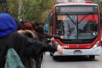 Primera alza del transporte público en Santiago para el año 2025