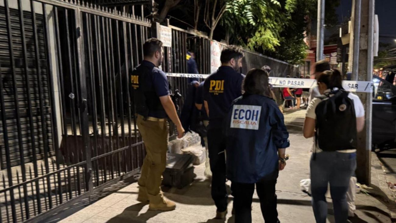 Dos hombres peruanos baleados en Estación Central: uno muerto, otro grave Dos hombres peruanos baleados en Estación Central: uno muerto, otro grave