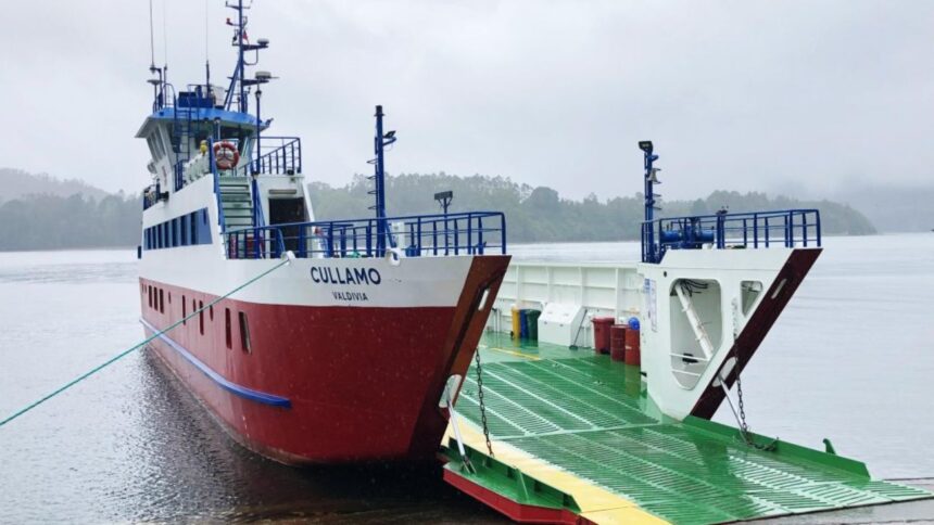 Barcaza Cullamó vuelve al servicio y potencia turismo en Corral