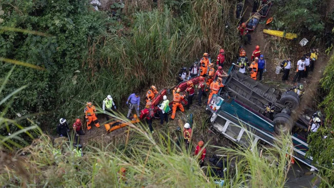 Tragedia en Guatemala: autobús cae al barranco dejando 31 fallecidos Tragedia en Guatemala: autobús cae al barranco dejando 31 fallecidos